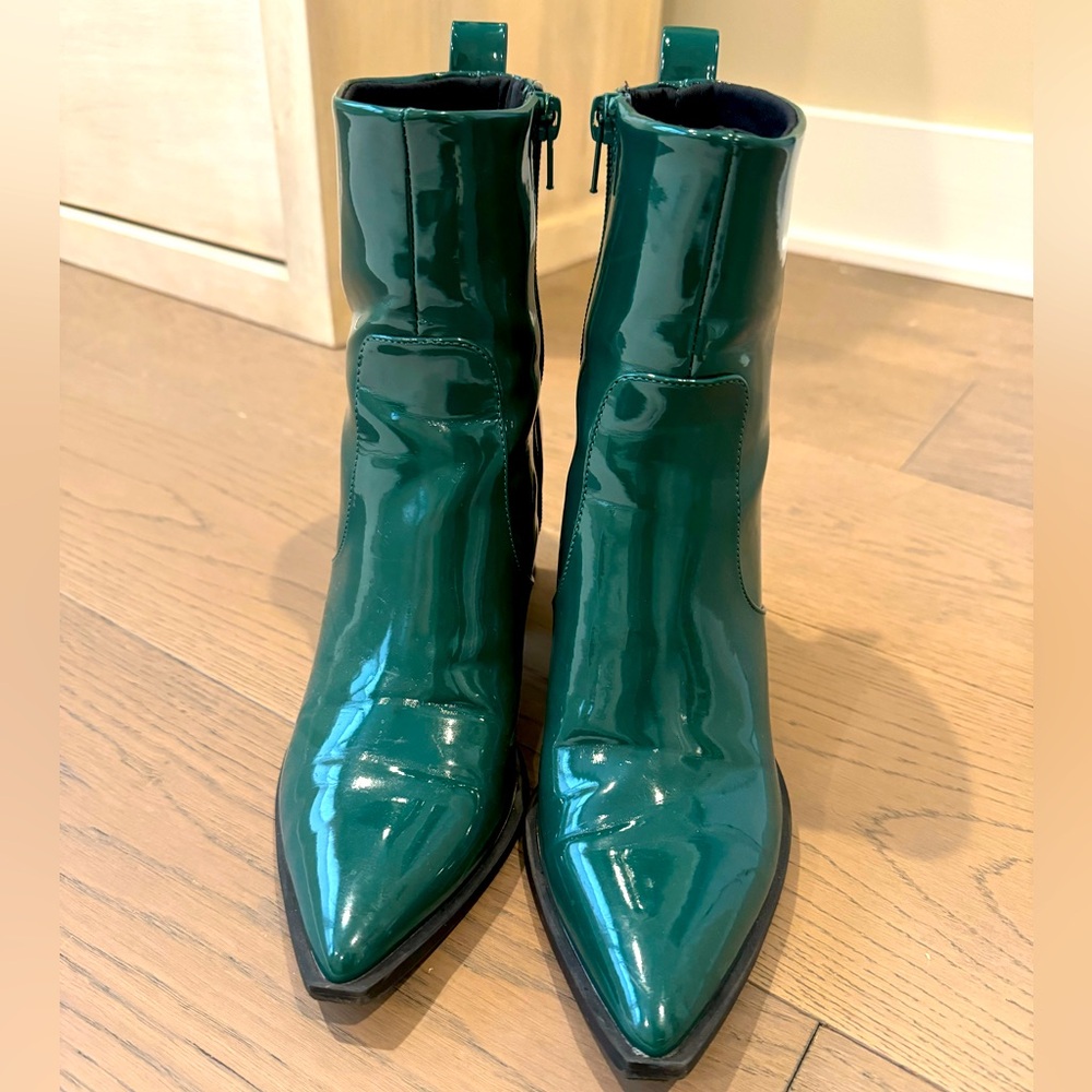BP. Lorraine Pointed Toe Bootie, size 7.5M. Color: Green Botanical